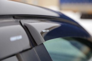 Дефлекторы на боковые стекла CORSAR Volkswagen Polo V Hb 3d 2009-н.в./хетч/2шт  DEF00580 АКЦИЯ -40% фото 110488